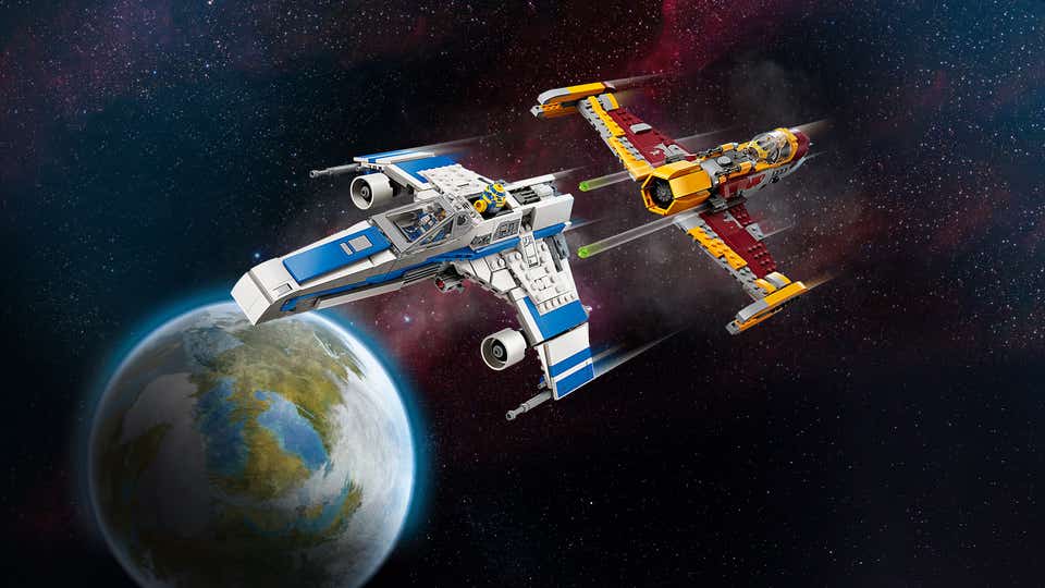 75364 Immagine grafica del New Republic E-Wing™ contro lo Shin Hati's Starfighter™.