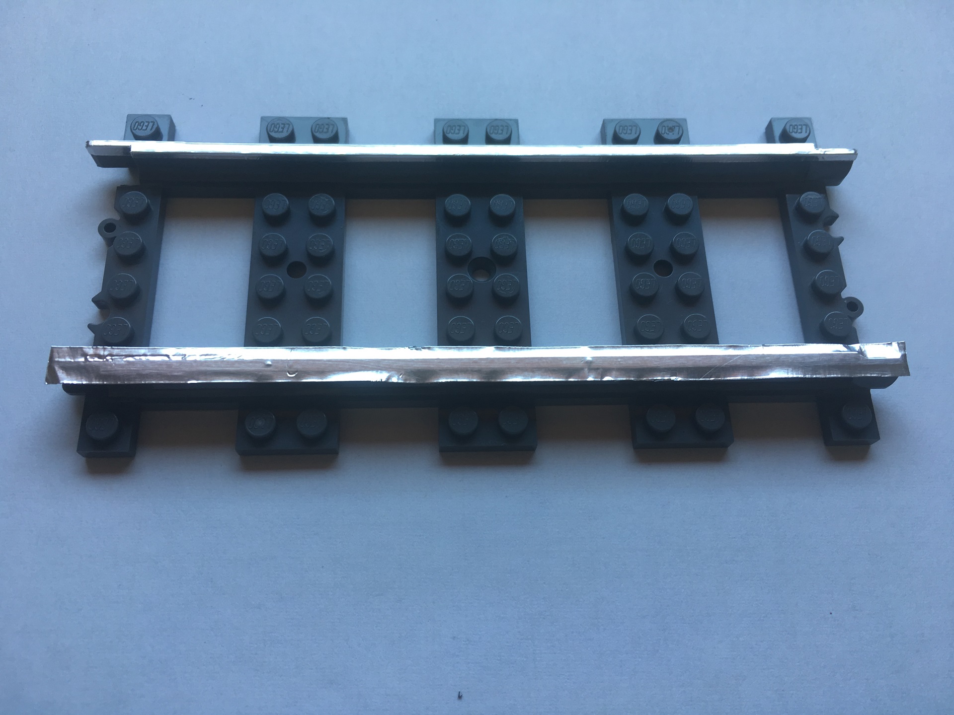 nastro attaccato solo sopra