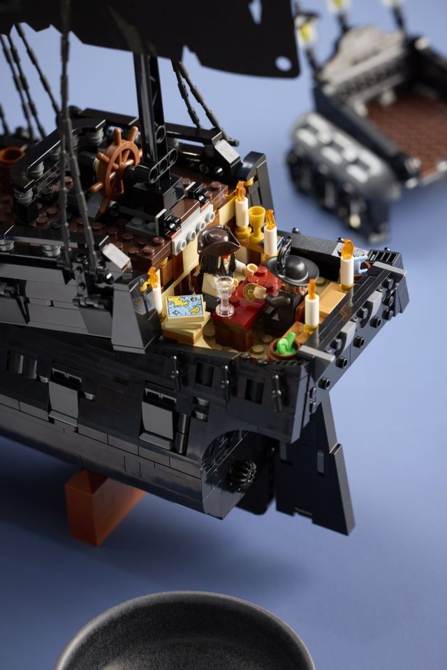particolare della poppa della nave lego di jack sparrow 10365