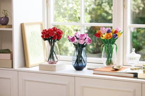 LEGO ITALIA PORTA LA MAGIA DEI FIORI AL CENTRO COMMERCIALE ADIGEO DI VERONA PER SAN VALENTINO