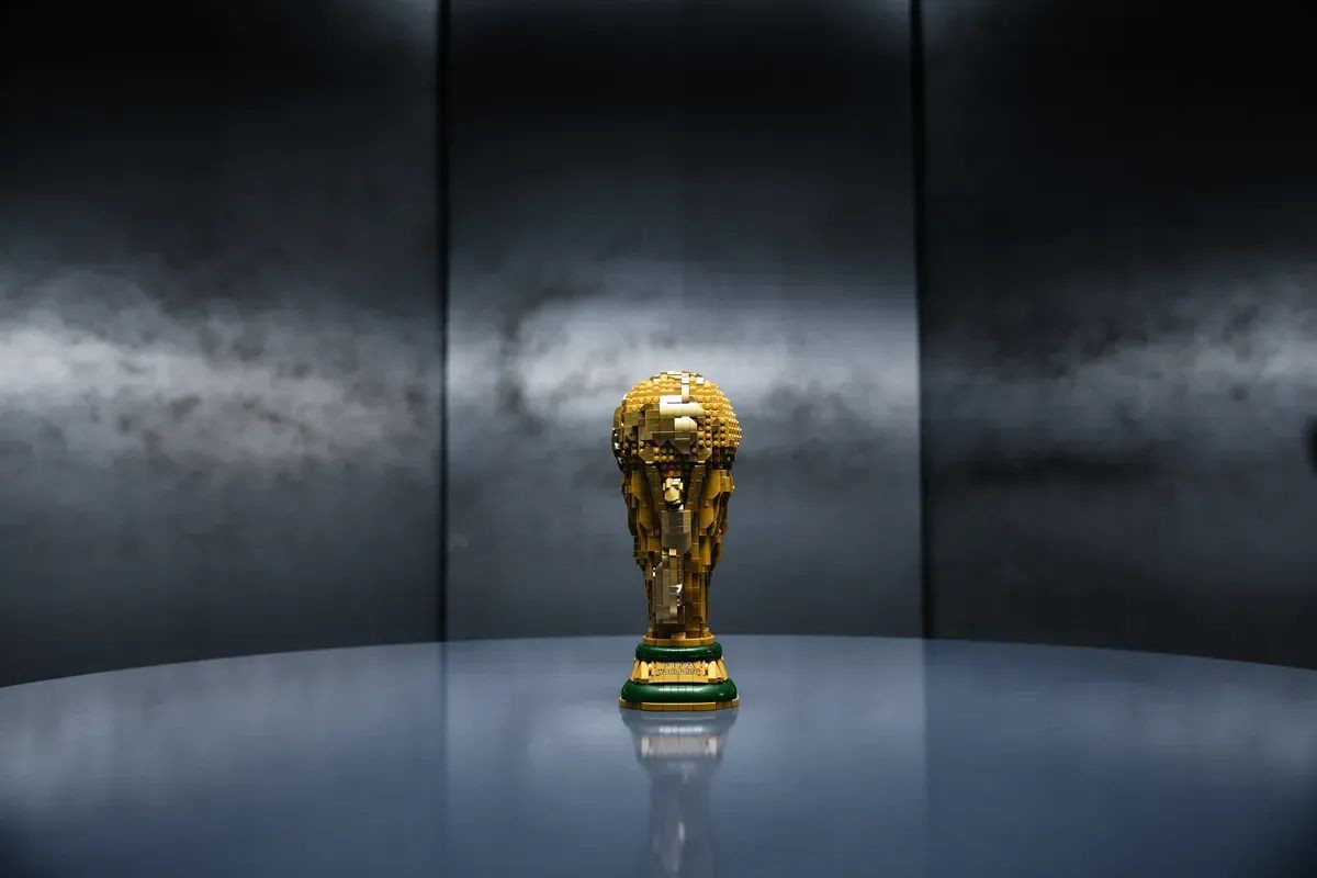 LEGOR-Editions-FIFA-World-CupTM-Official-Trophy