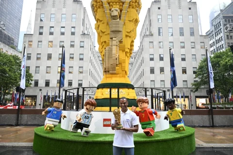 IL TROFEO COPPA DEL MONDO FIFA™ PIÙ GRANDE DI SEMPRE IN MATTONCINI LEGO®