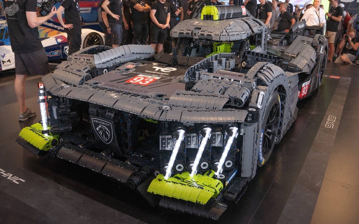 IL GRUPPO LEGO E PEUGEOT CELEBRANO IL CENTENARIO DELLA 24H DI LE MANS