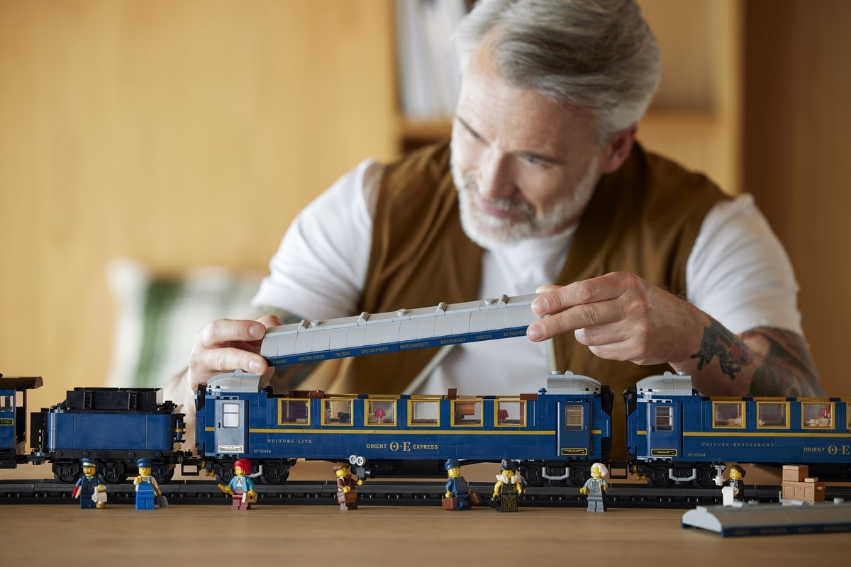 IL GRUPPO LEGO INVITA GLI APPASSIONATI DEL MATTONCINO AD ASSISTERE A UN’ESPERIENZA DI LIVE BUILDING INCREDIBILE PRESSO LO STORE DI MILANO SAN BABILA: TUTTI A BORDO DEL NUOVO SET LEGO® IL TRENO ORIENT EXPRESS!